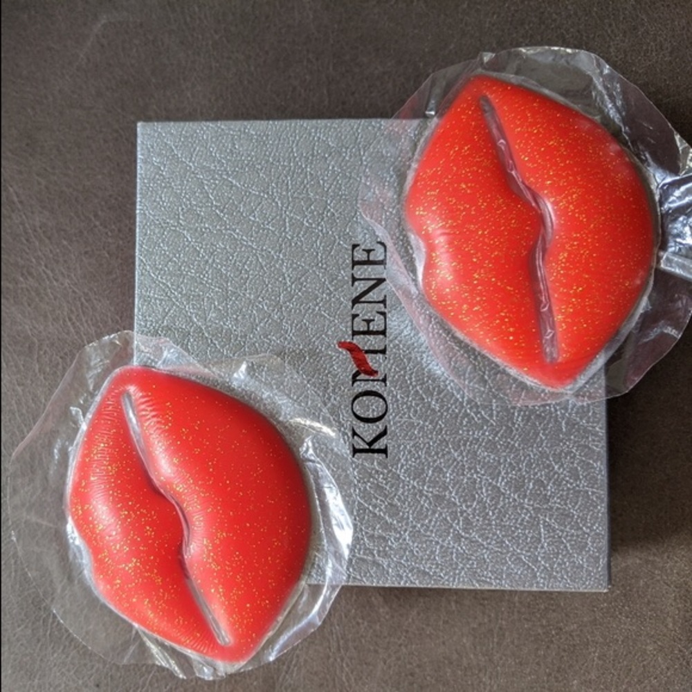 ISO Komene pasties lips pasties